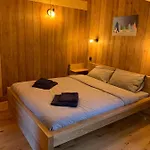 Du Champel Jacuzzi Σαλέ *