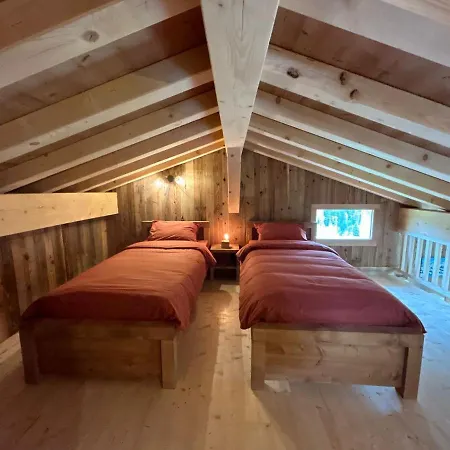 Du Champel Jacuzzi Chalet *
