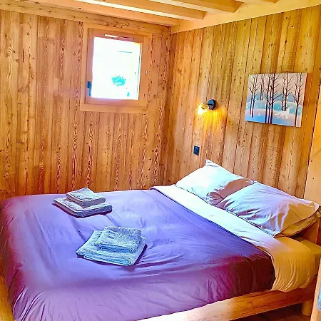 Du Champel Jacuzzi Chalet *