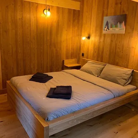 Du Champel Jacuzzi Chalet *