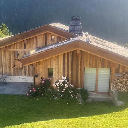 Du Champel Jacuzzi Chalet *