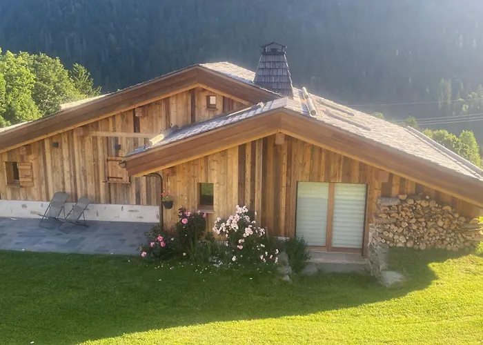 Du Champel Jacuzzi Chalet *